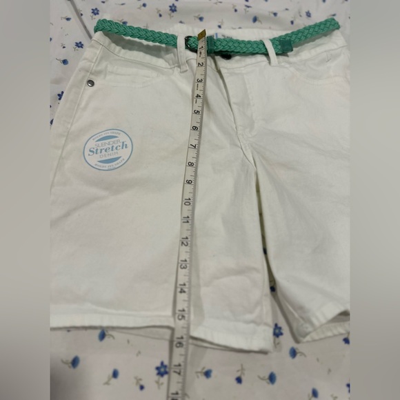 NWT Riders Womens Sz: 12M Mid Rise White Chino Shorts w/ Mint Green Belt. - Picture 4 of 11